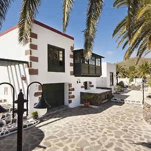 Villa Luxe Private Indoor Pool By Pvl, Haría